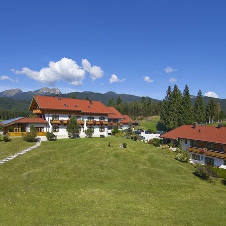 Landhotel Zum Bad Krün エクステリア 写真