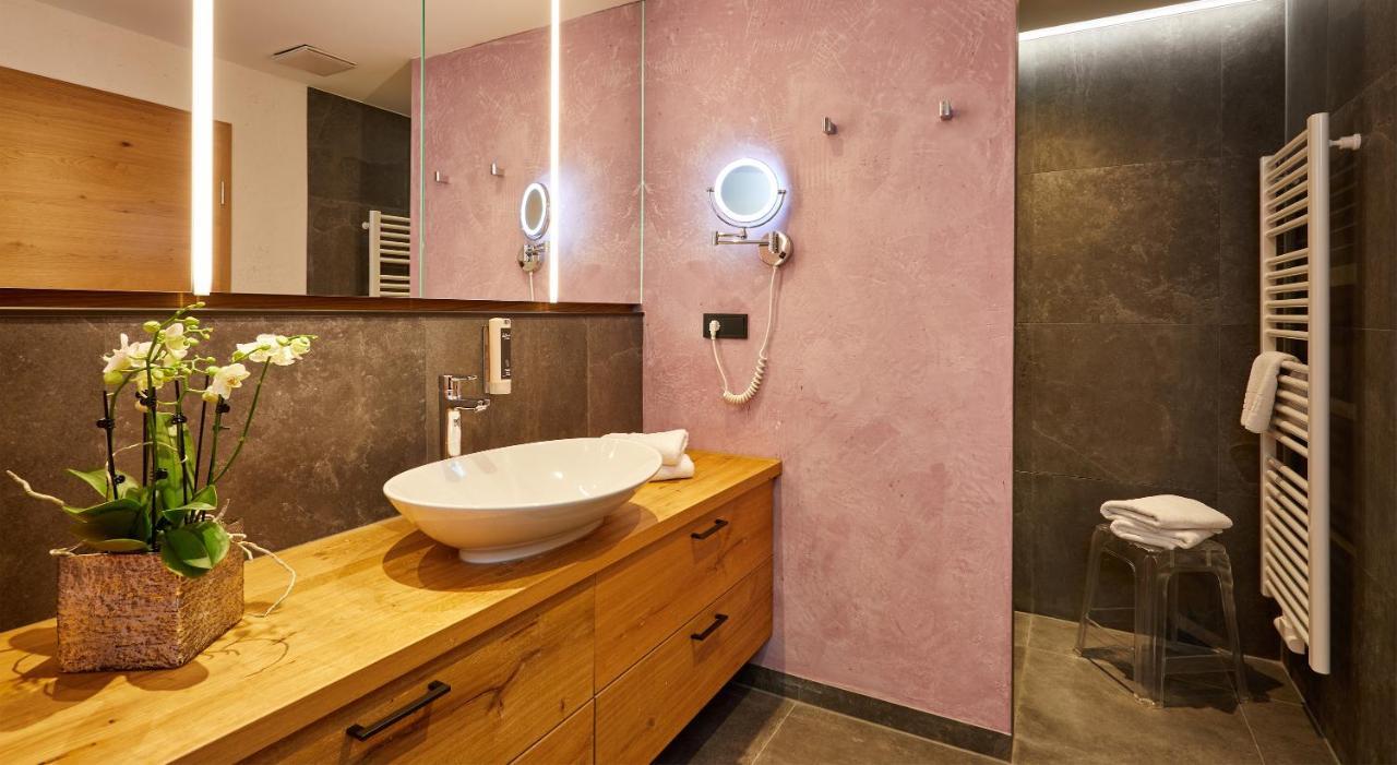 Landhotel Zum Bad Krün エクステリア 写真