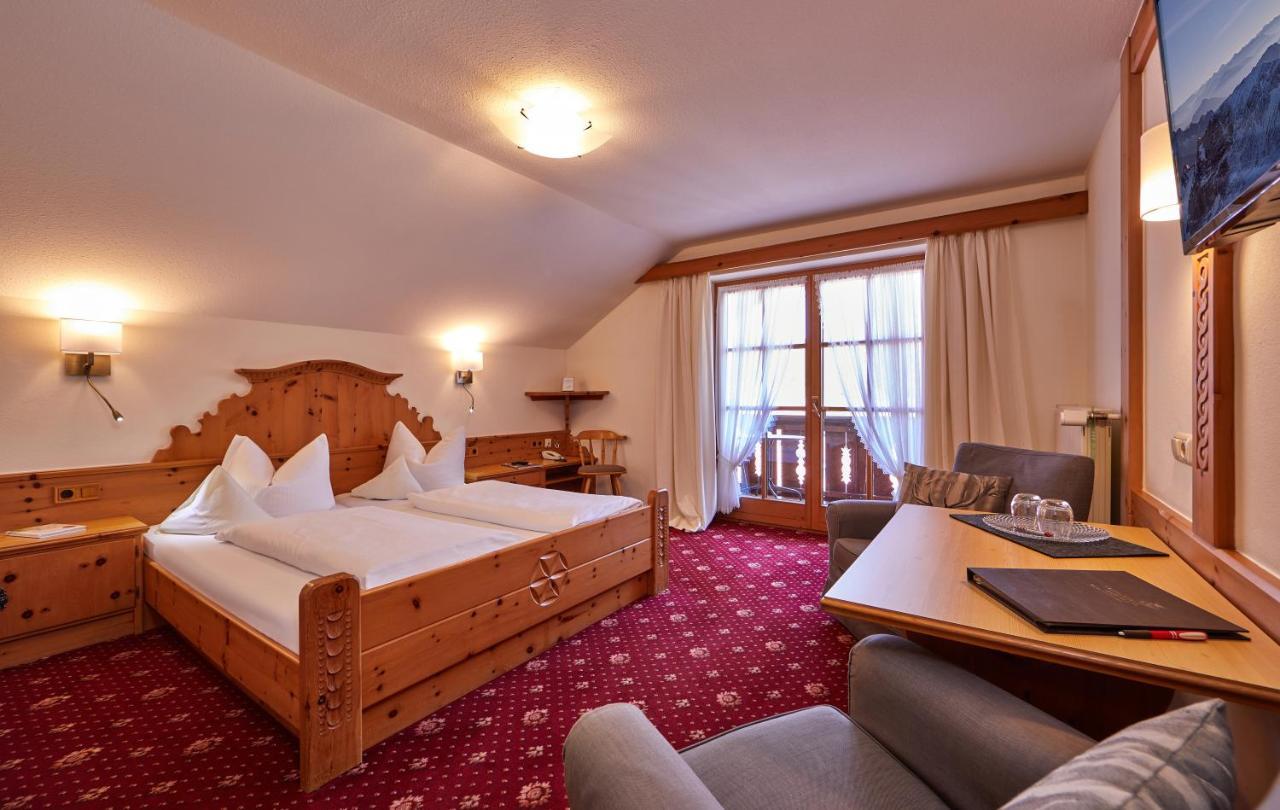 Landhotel Zum Bad Krün エクステリア 写真