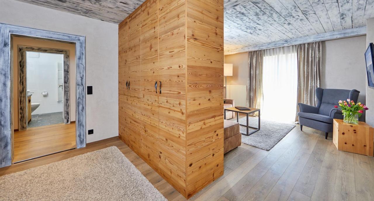 Landhotel Zum Bad Krün エクステリア 写真
