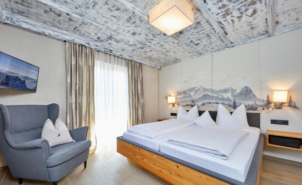 Landhotel Zum Bad Krün エクステリア 写真
