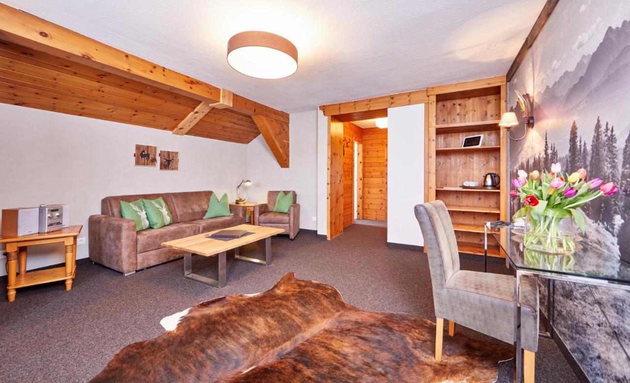 Landhotel Zum Bad Krün エクステリア 写真