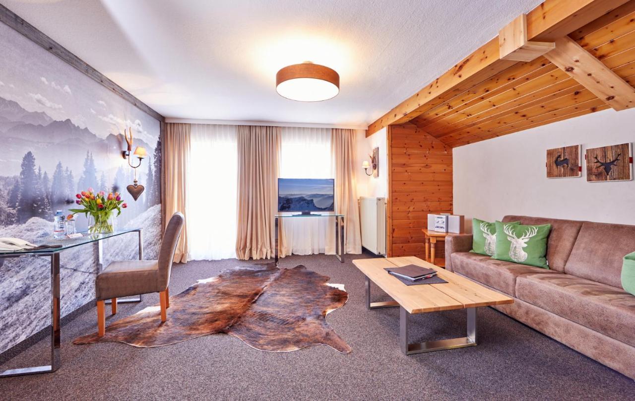 Landhotel Zum Bad Krün エクステリア 写真