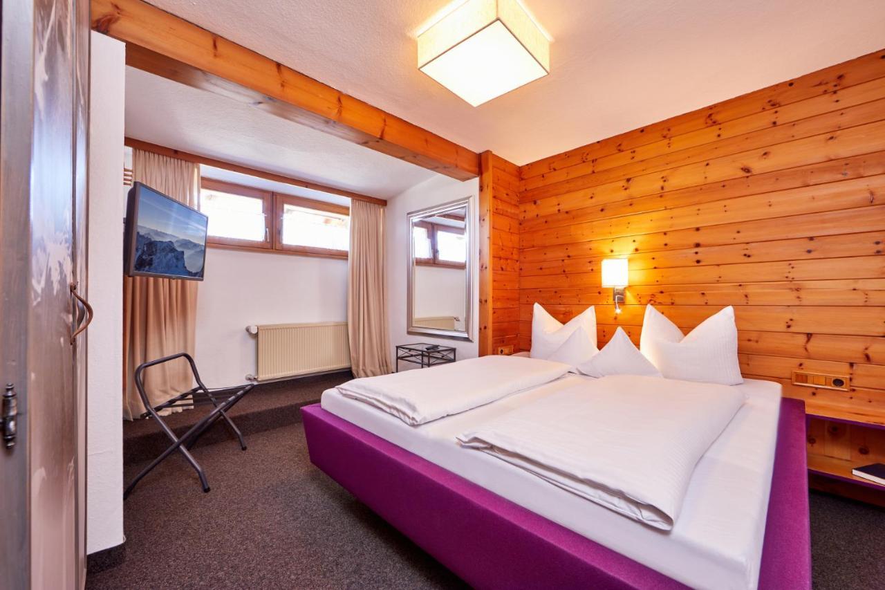 Landhotel Zum Bad Krün エクステリア 写真