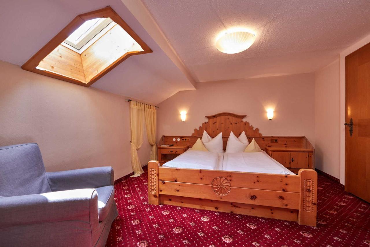 Landhotel Zum Bad Krün エクステリア 写真