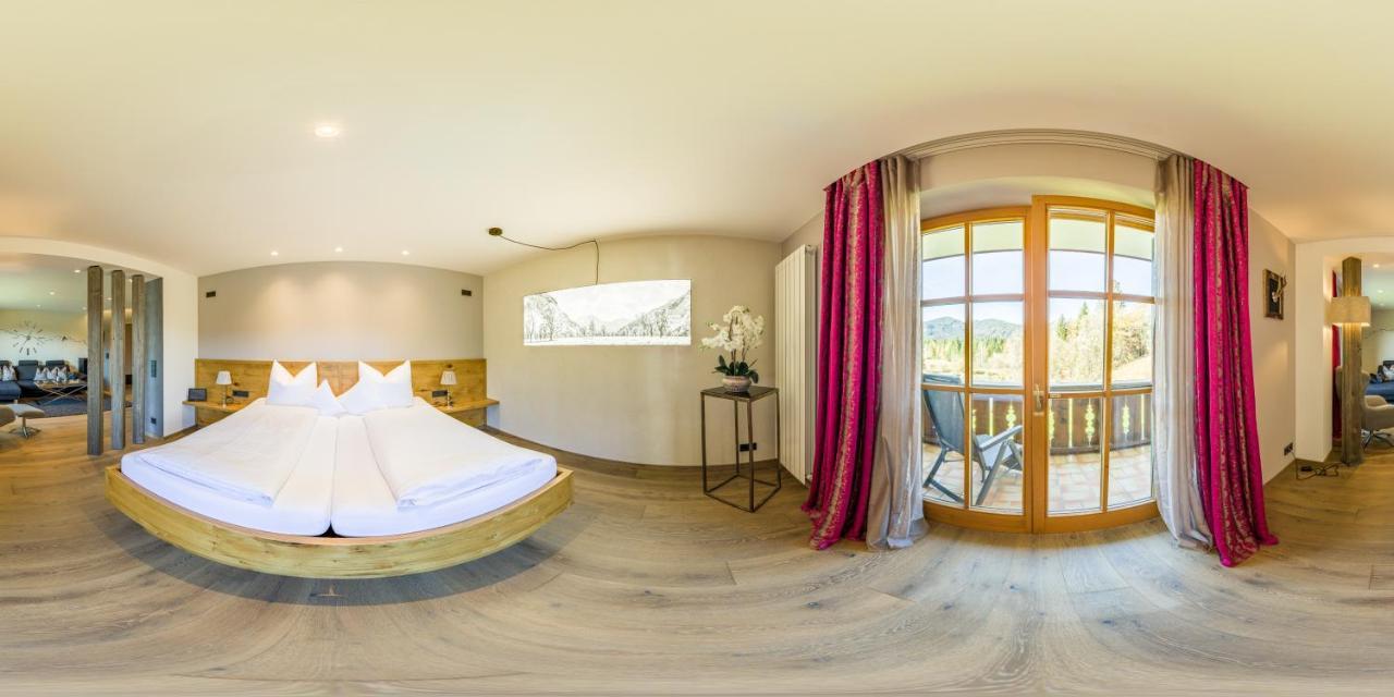 Landhotel Zum Bad Krün エクステリア 写真