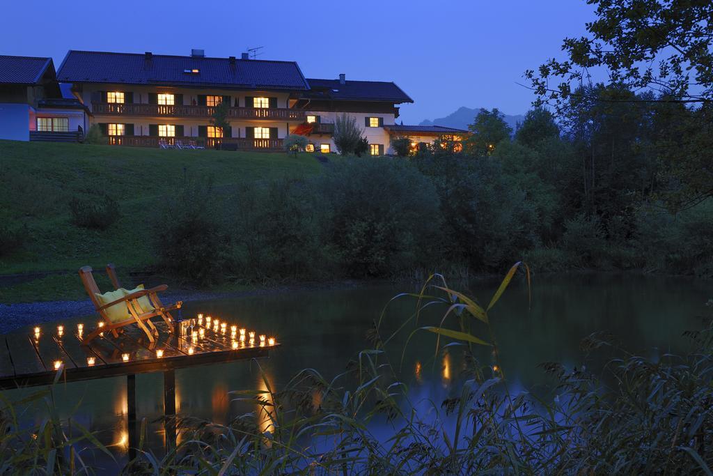 Landhotel Zum Bad Krün エクステリア 写真