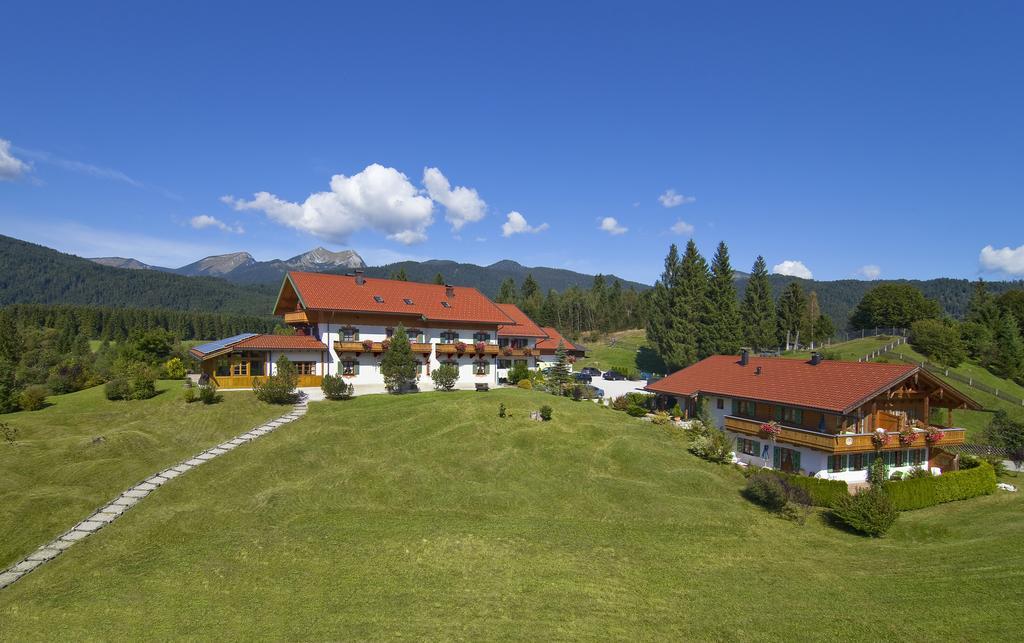 Landhotel Zum Bad Krün エクステリア 写真