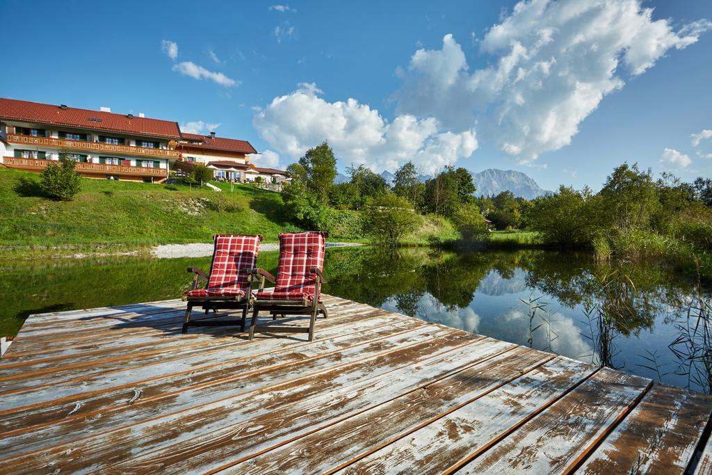 Landhotel Zum Bad Krün エクステリア 写真
