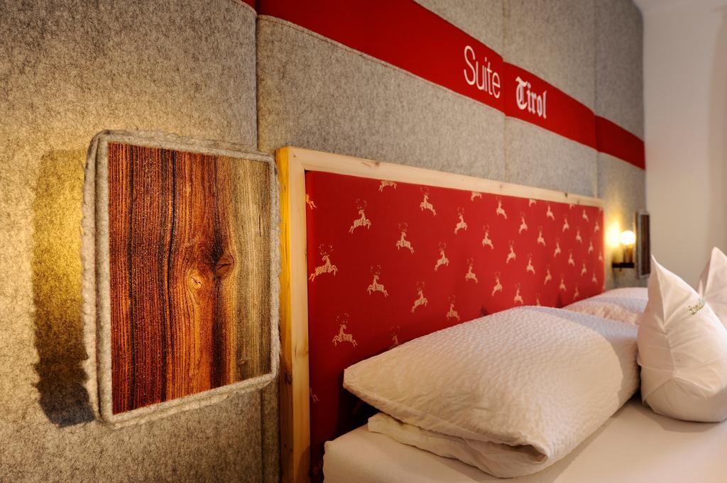 Landhotel Zum Bad Krün エクステリア 写真