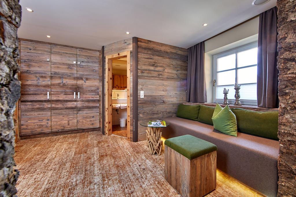 Landhotel Zum Bad Krün エクステリア 写真