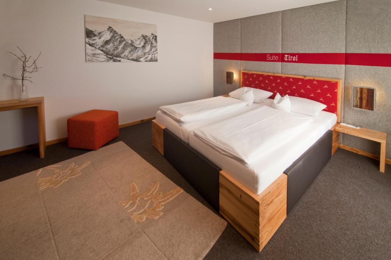 Landhotel Zum Bad Krün エクステリア 写真