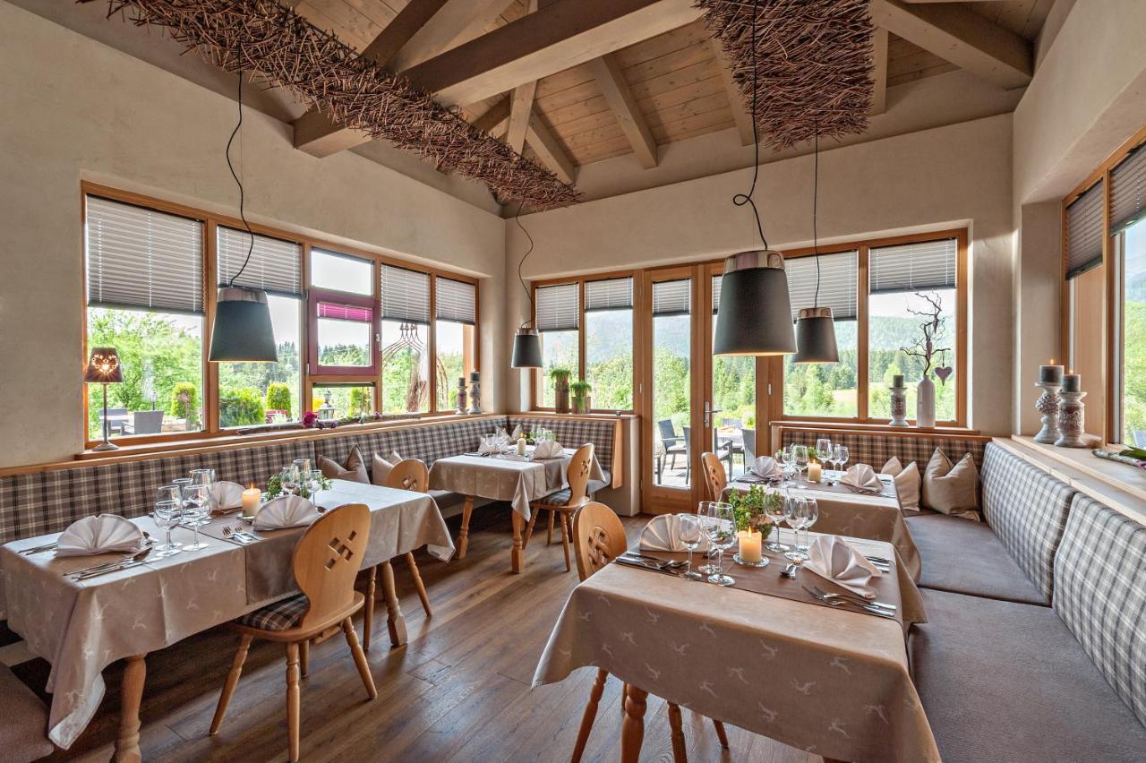 Landhotel Zum Bad Krün エクステリア 写真