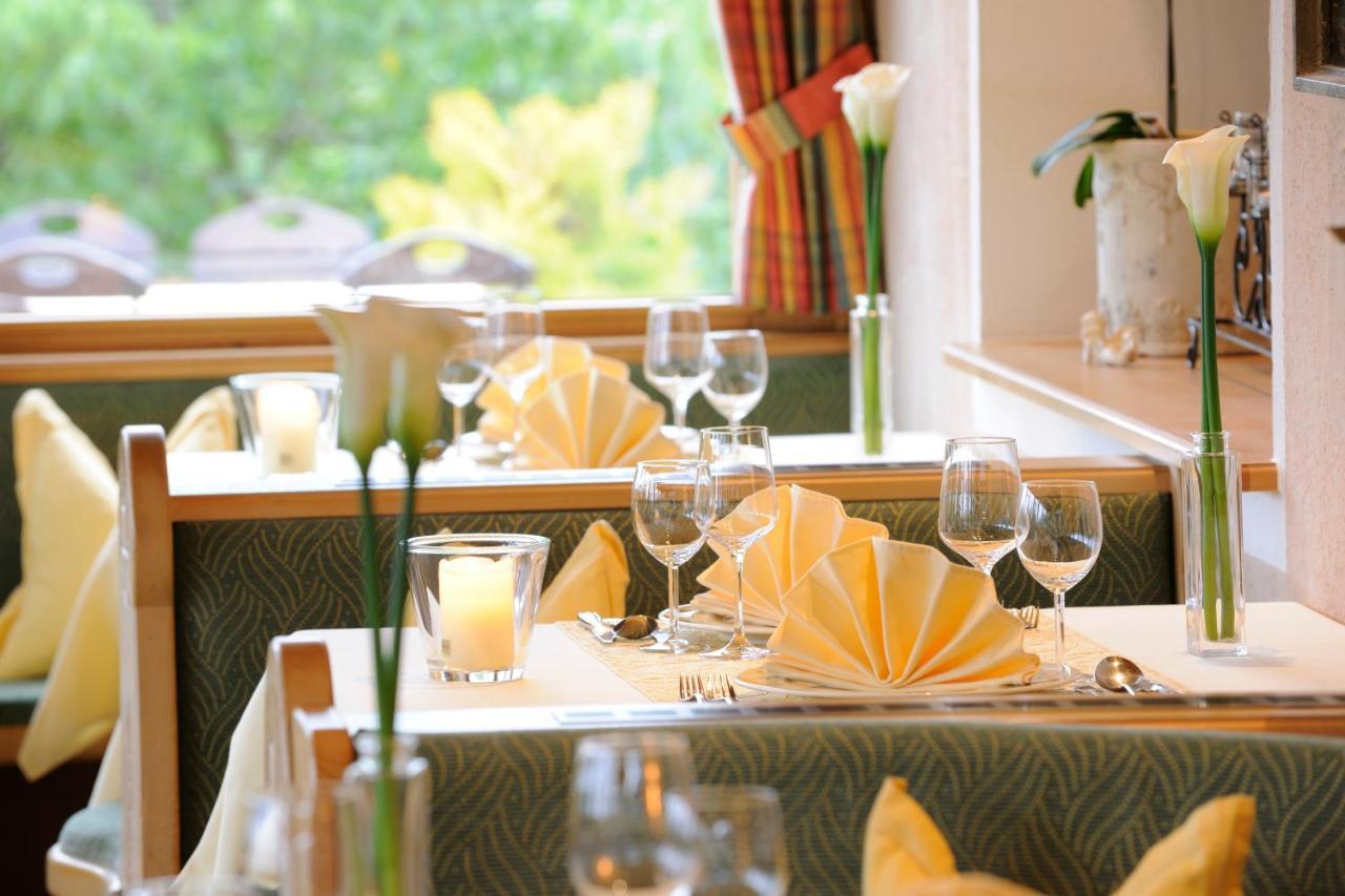 Landhotel Zum Bad Krün エクステリア 写真